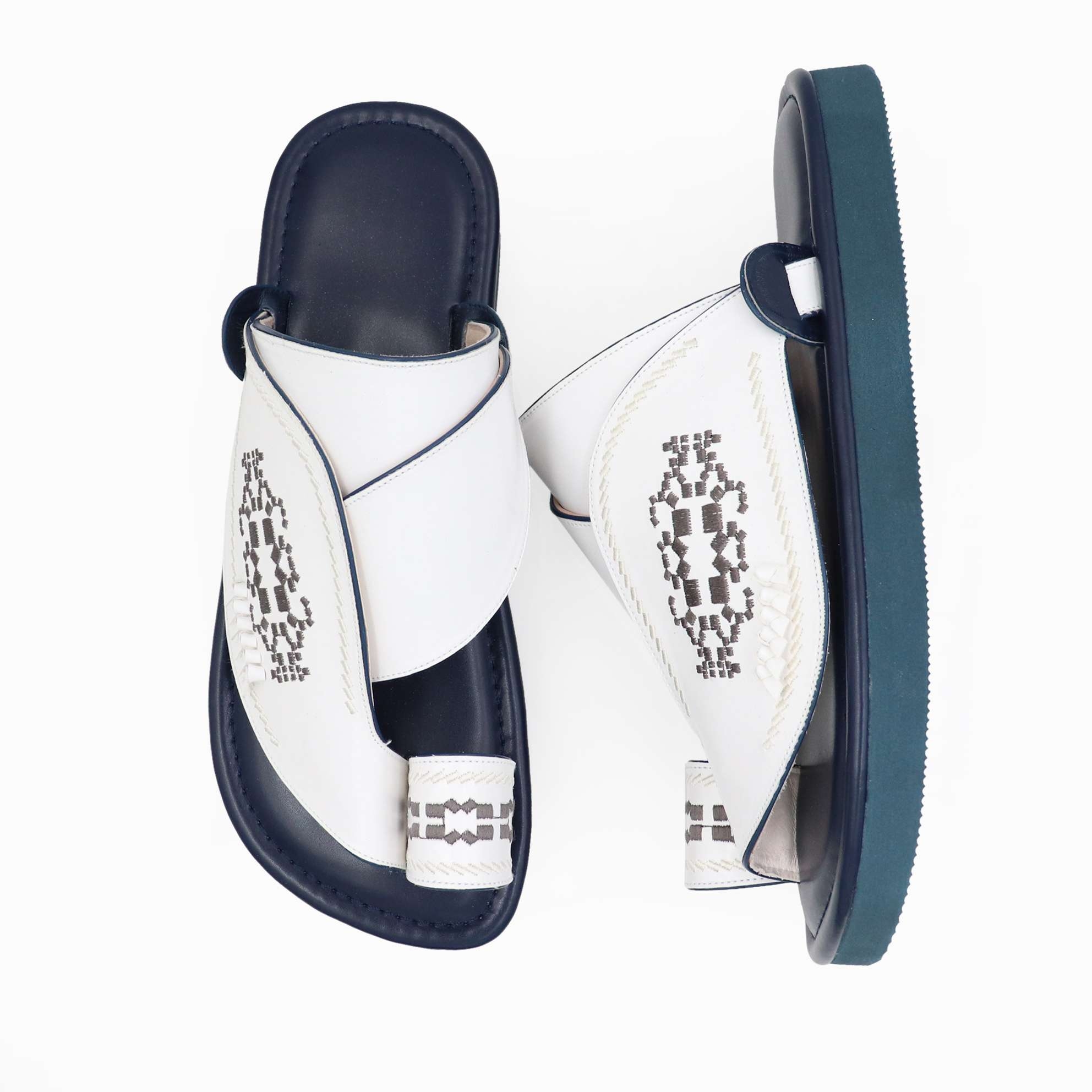 4حذاء شرقي مطرز فاخر 4حذاء شرقي مطرز فاخر