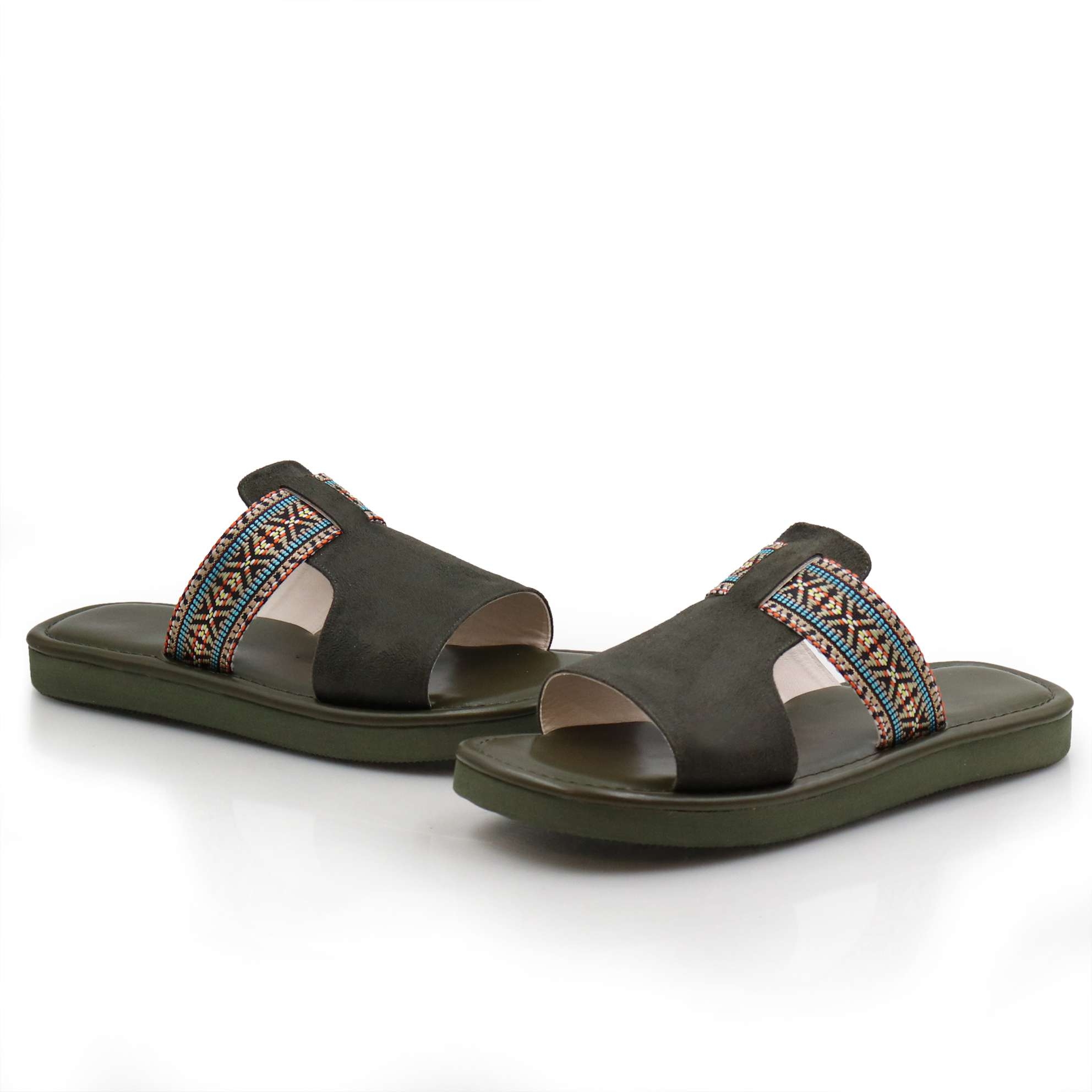 حذاء شرقي زيتي حذاء شرقي زيتي