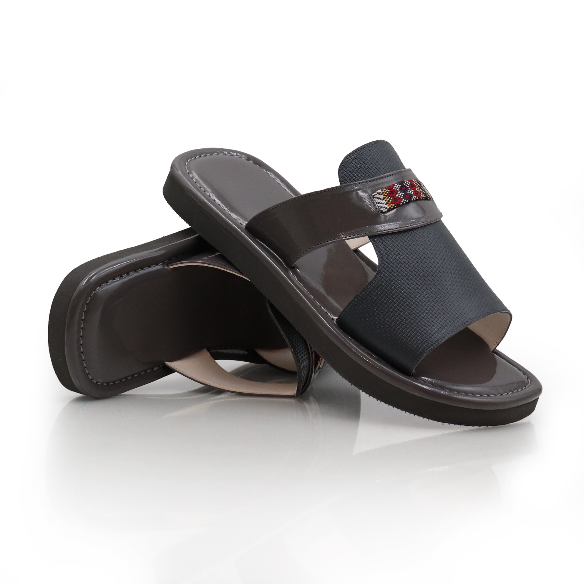 نعال جلد اسود نعال جلد اسود