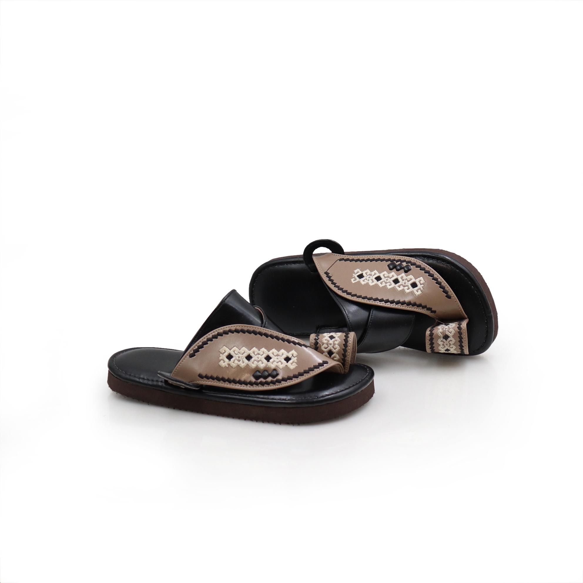 حذاء ولادي شرقي اسود مطرز حذاء ولادي شرقي اسود مطرز