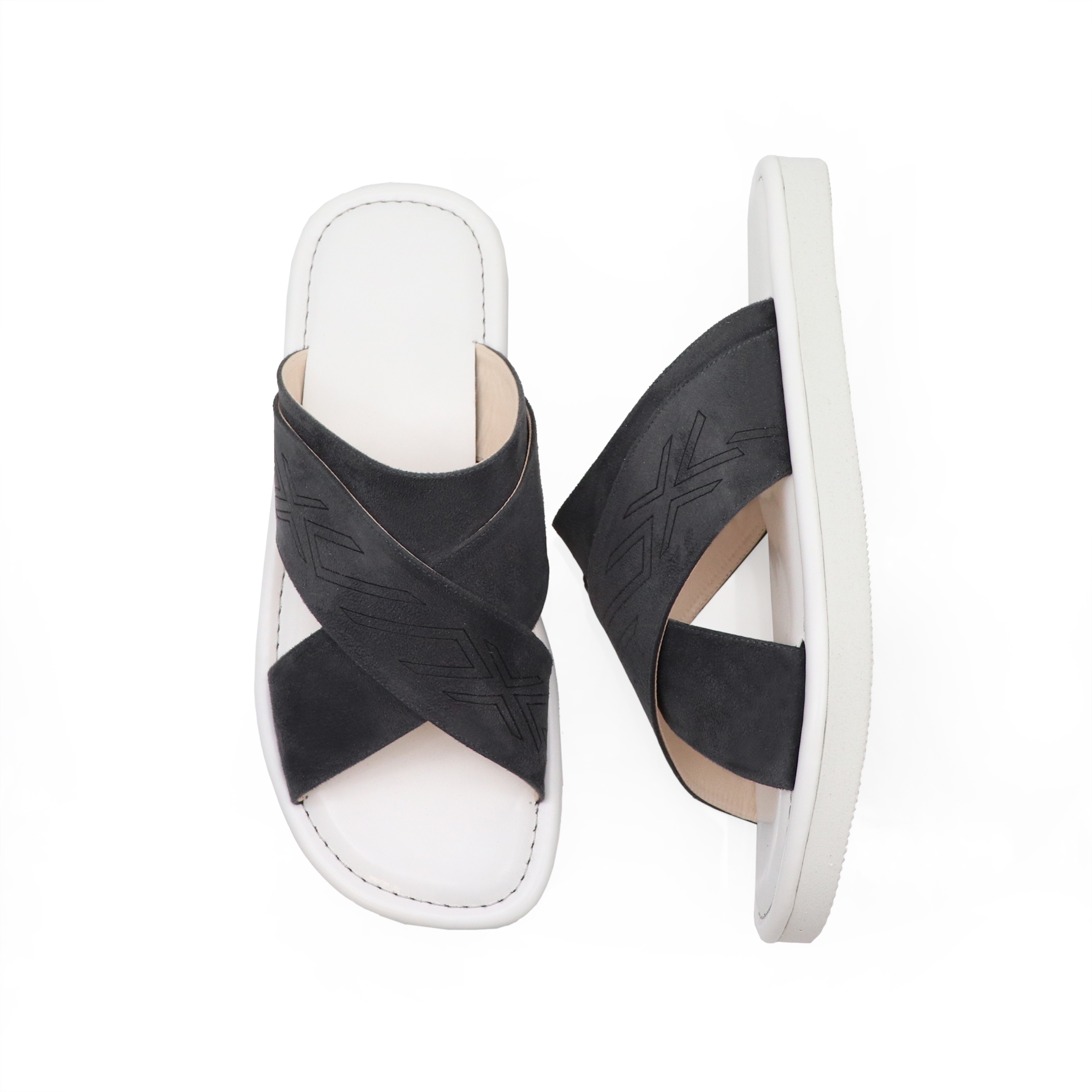 حذاء شرقي بنعل أبيض حذاء شرقي بنعل أبيض