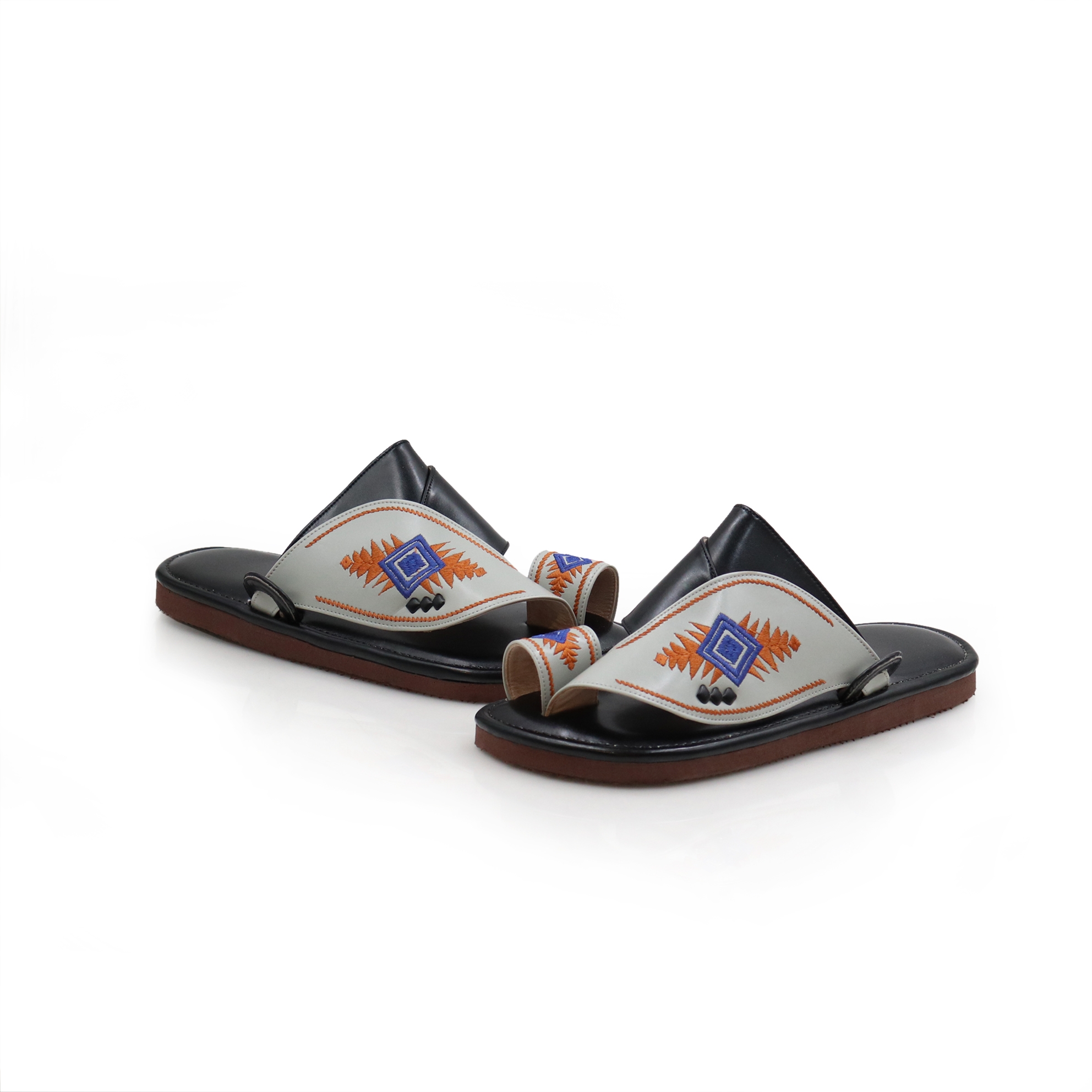 حذاء ولادي مطرز اسود حذاء ولادي مطرز اسود