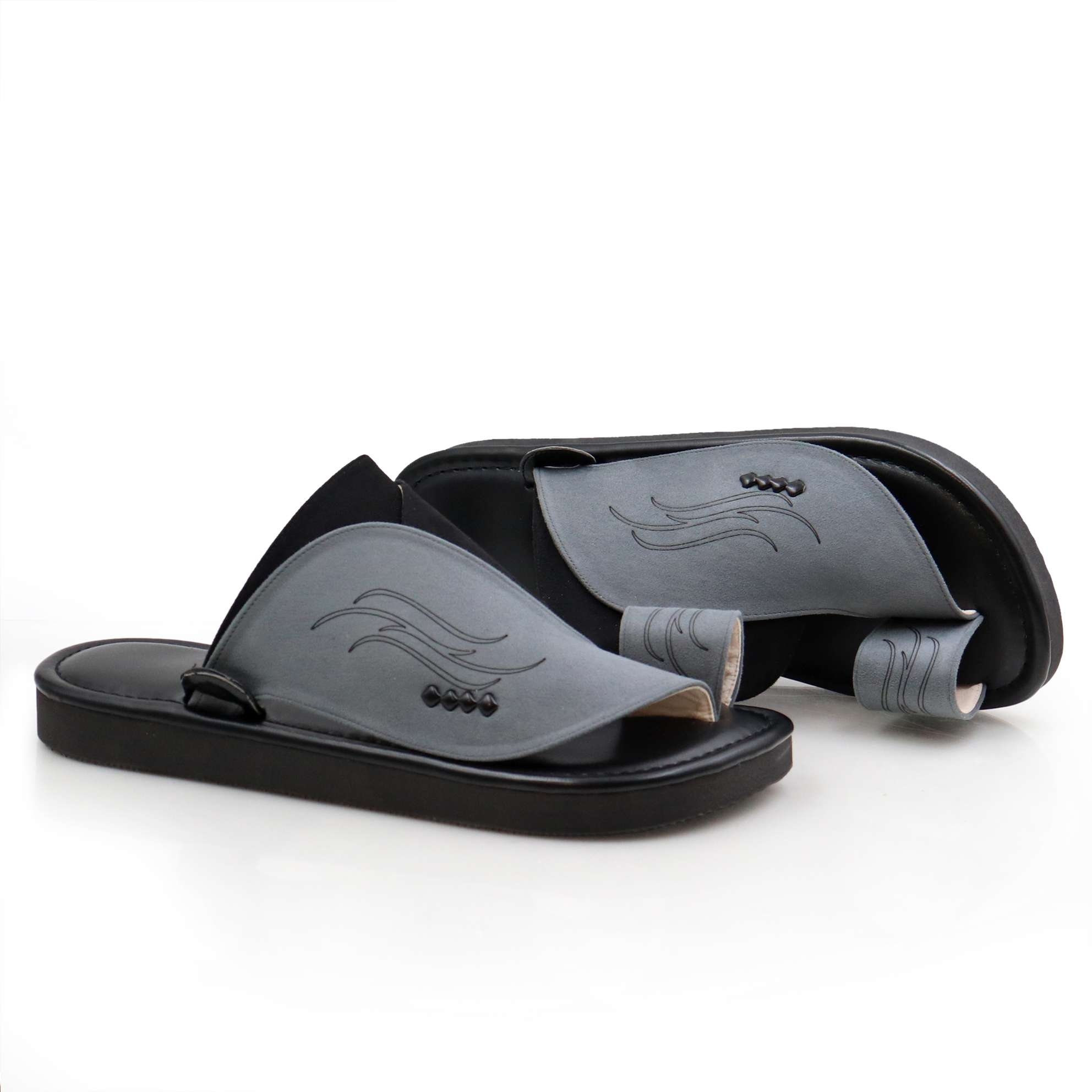 2حذاء مطرز رصاصي في اسود 2حذاء مطرز رصاصي في اسود