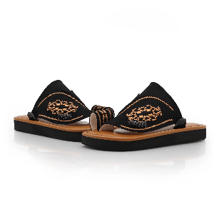 احذية شرقية مطرزة اسود بيج احذية شرقية مطرزة اسود بيج