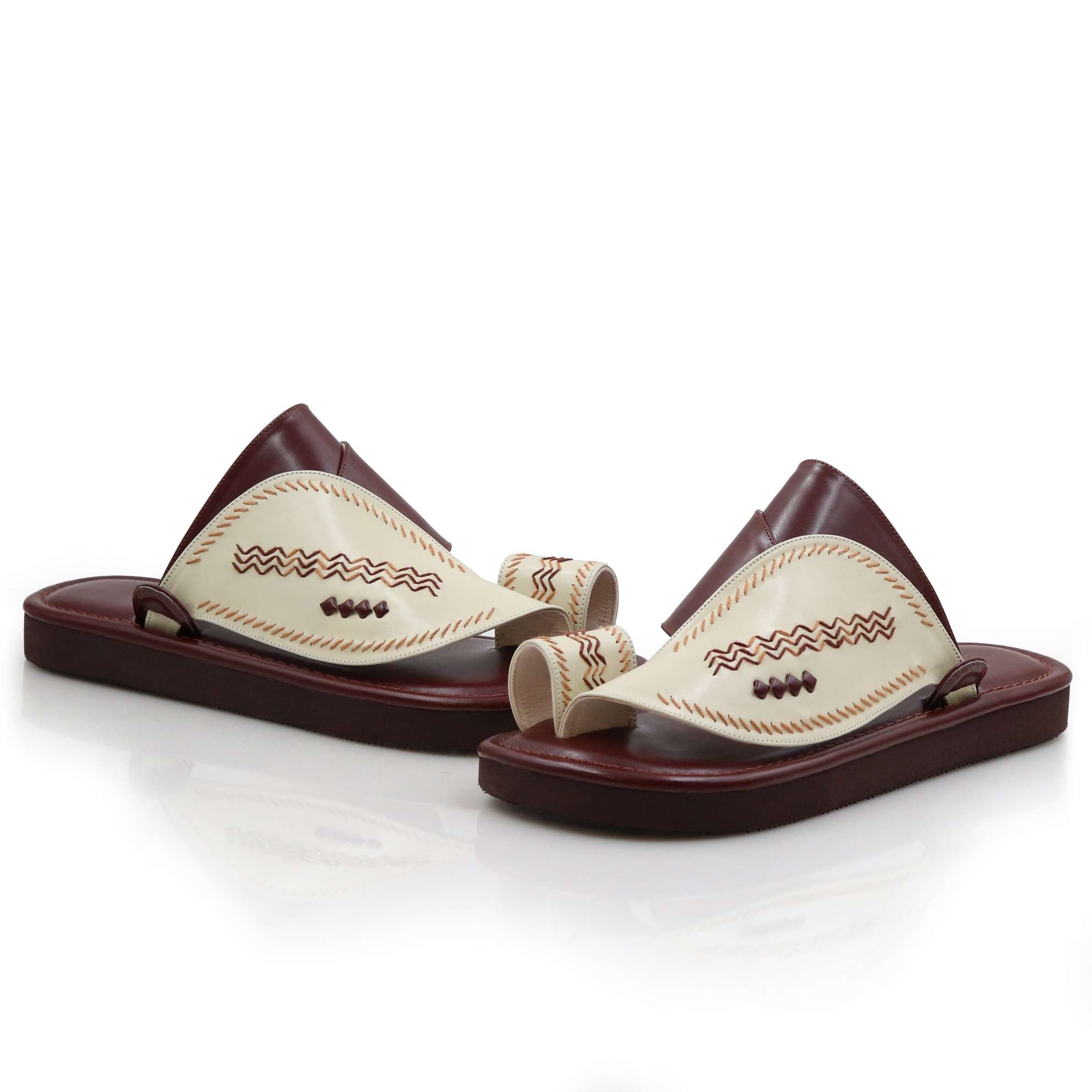 حذاء مطرز بني في بيج1 حذاء مطرز بني في بيج1