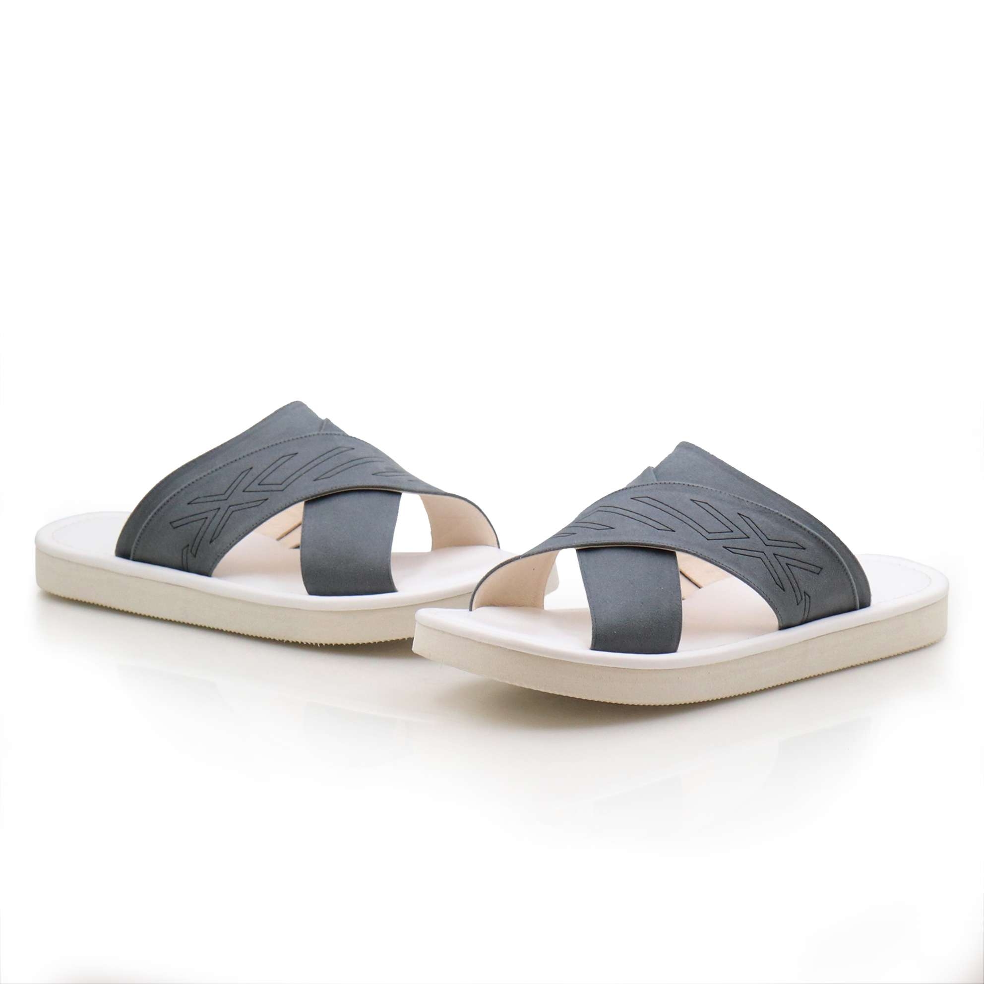 حذاء شرقي باللون الرصاصي حذاء شرقي باللون الرصاصي