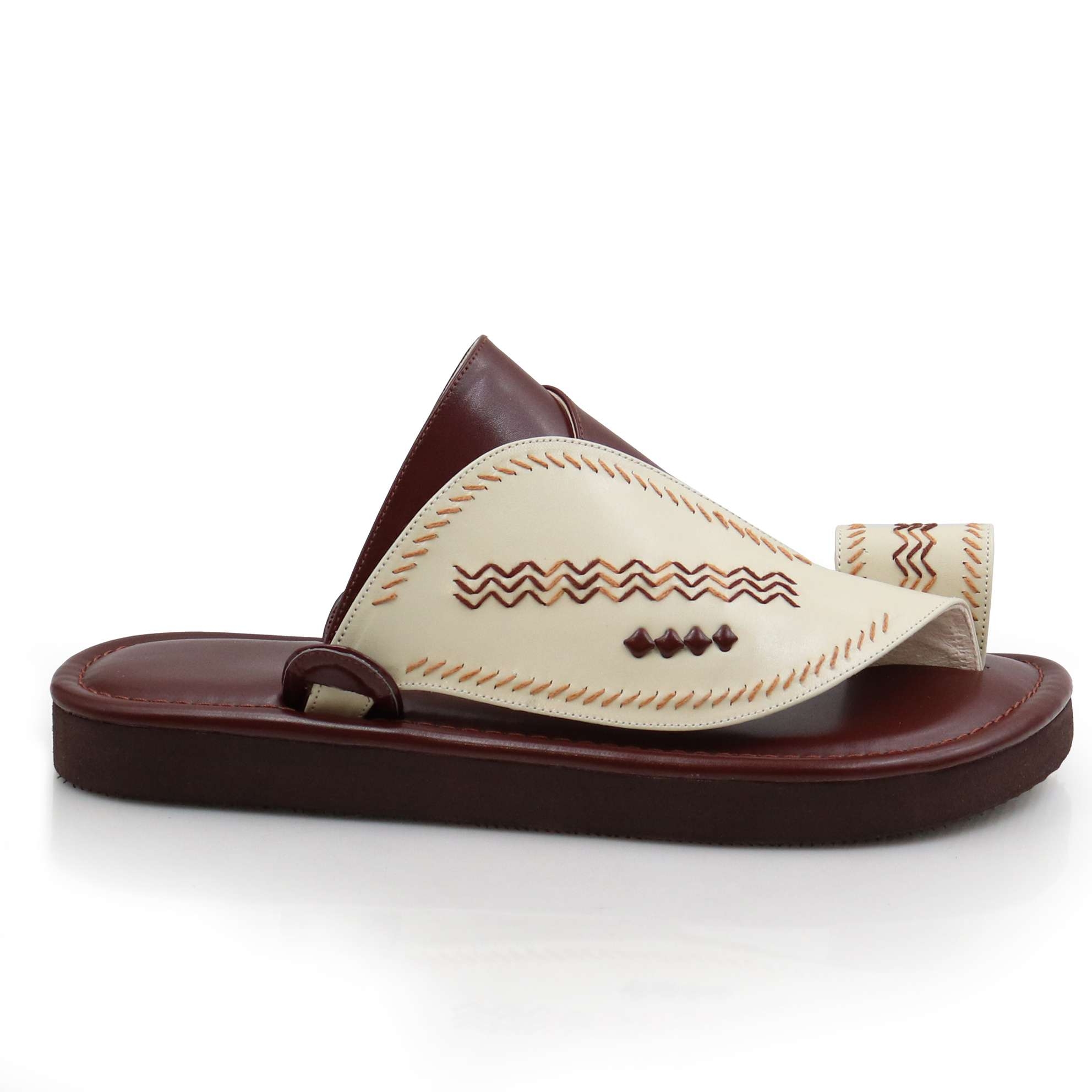 حذاء مطرز بني في بيج3 حذاء مطرز بني في بيج3