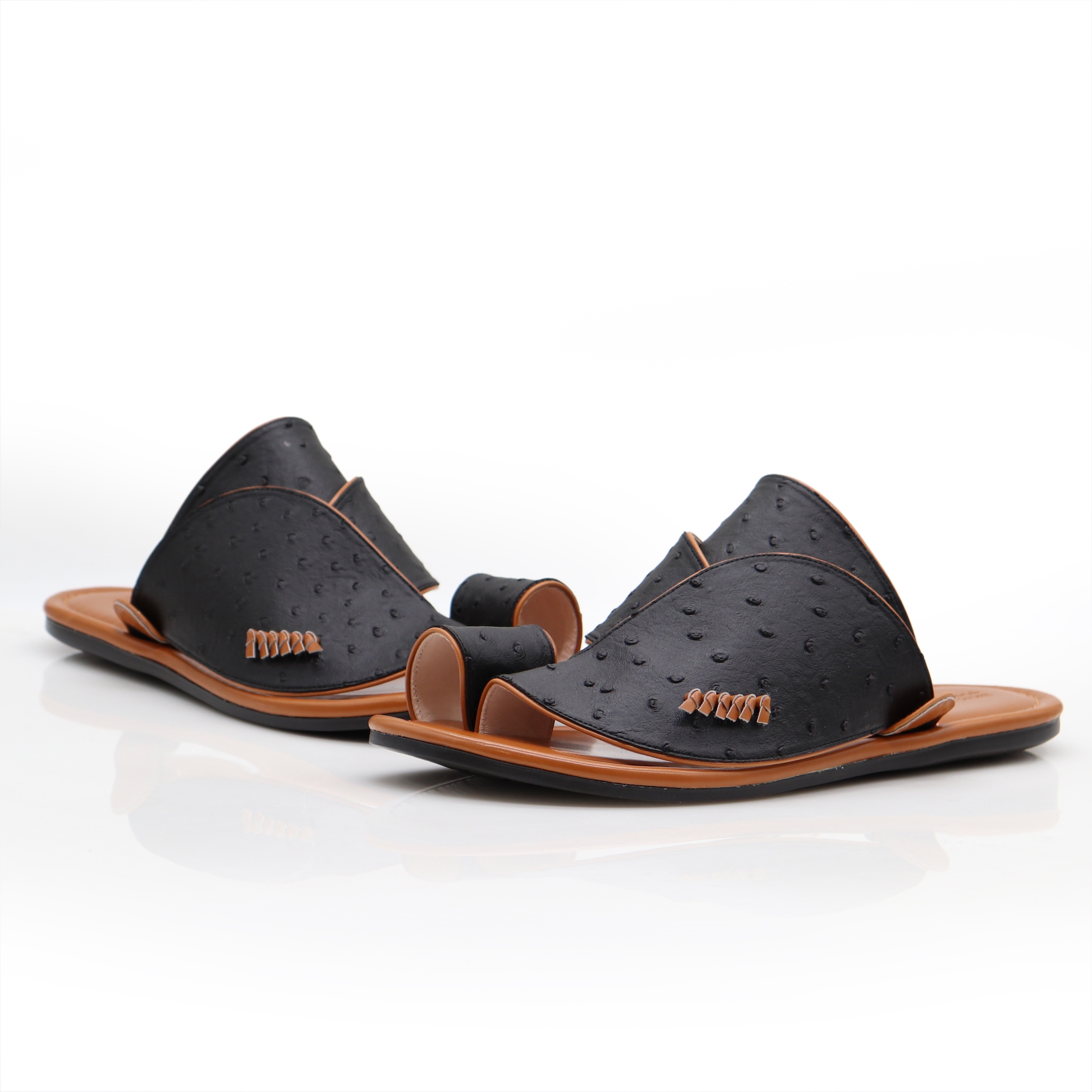 حذاء شرقي سادة بأصبع 3 حذاء شرقي سادة بأصبع 3