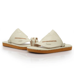 احذية شرقية مطرزةابيض عسلي احذية شرقية مطرزةابيض عسلي