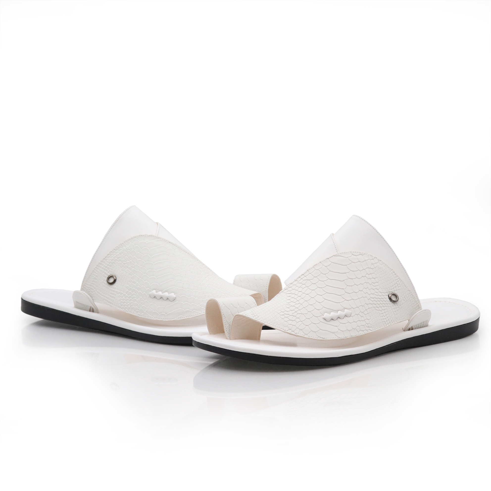 حذاء شرقي طبي ابيض حذاء شرقي طبي ابيض