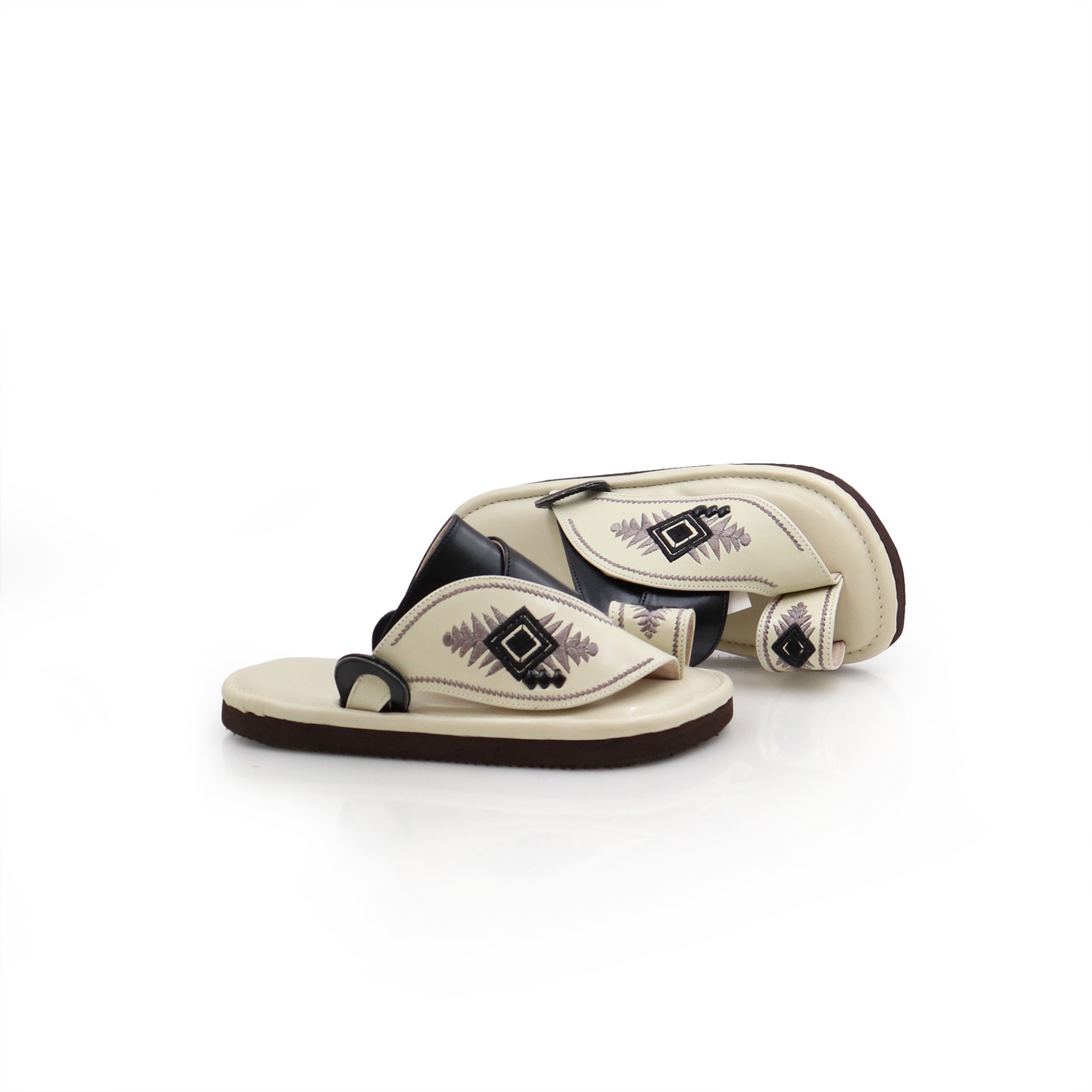 حذاء ولادي شرقي مطرز ابيض حذاء ولادي شرقي مطرز ابيض