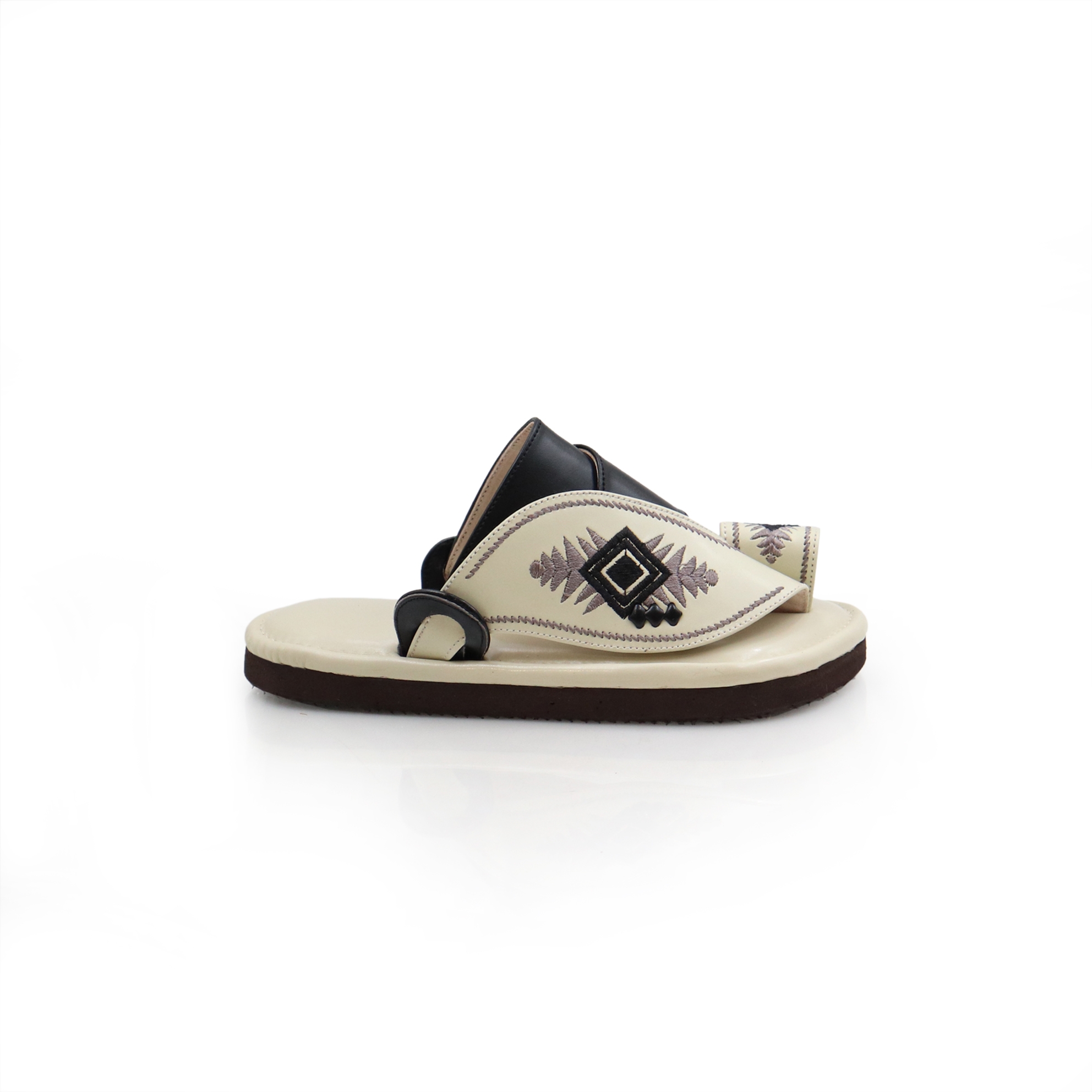 حذاء ولادي شرقي مطرز ابيض حذاء ولادي شرقي مطرز ابيض