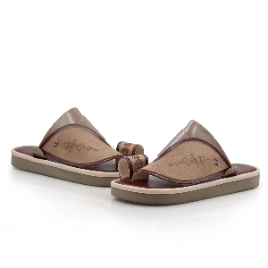 حذية شرقية مطرزةلون بني1 حذية شرقية مطرزةلون بني1