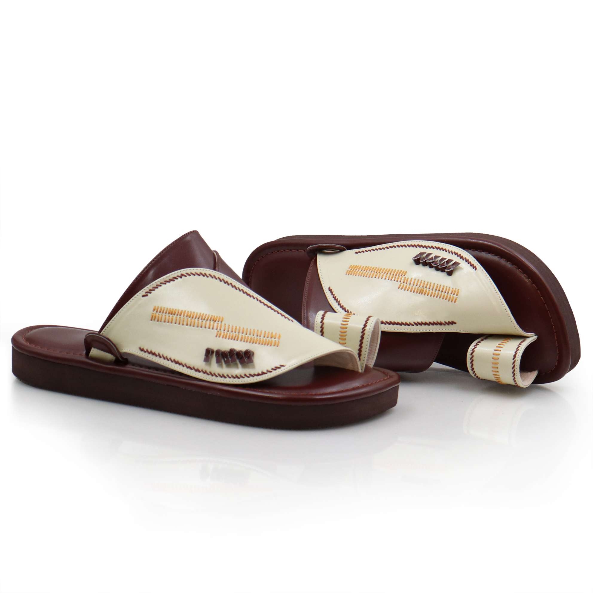 حذاء شرقي مطرز ابيض في بني2 حذاء شرقي مطرز ابيض في بني2