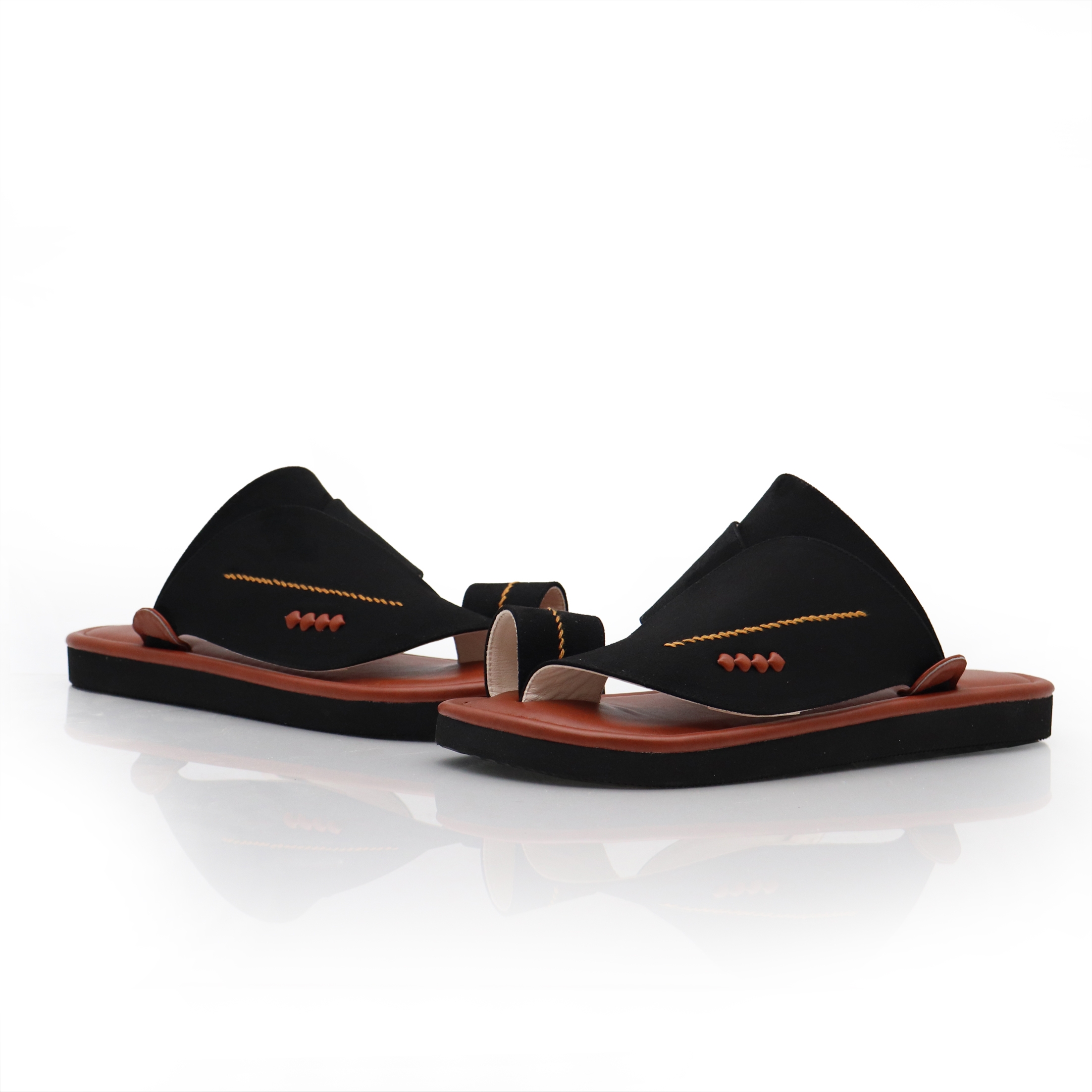 حذاء شرقي مطرز اسودمع خط احمر1 حذاء شرقي مطرز اسودمع خط احمر1