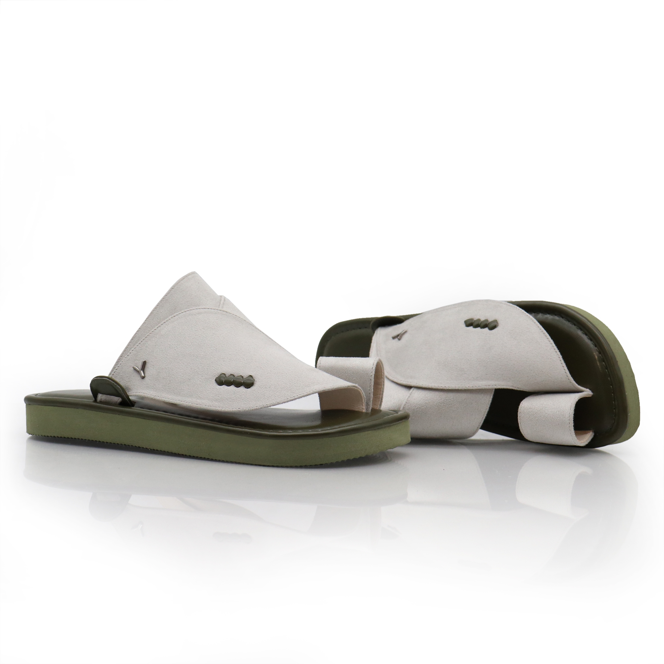 حذاء شرقي سادة ابيض بنعل زيتي 1 حذاء شرقي سادة ابيض بنعل زيتي 1