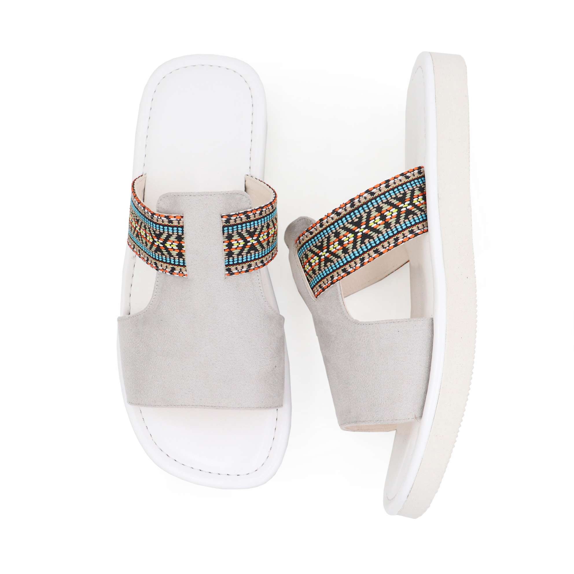 حذاء شرقي باللون الأبيض 3 حذاء شرقي باللون الأبيض 3