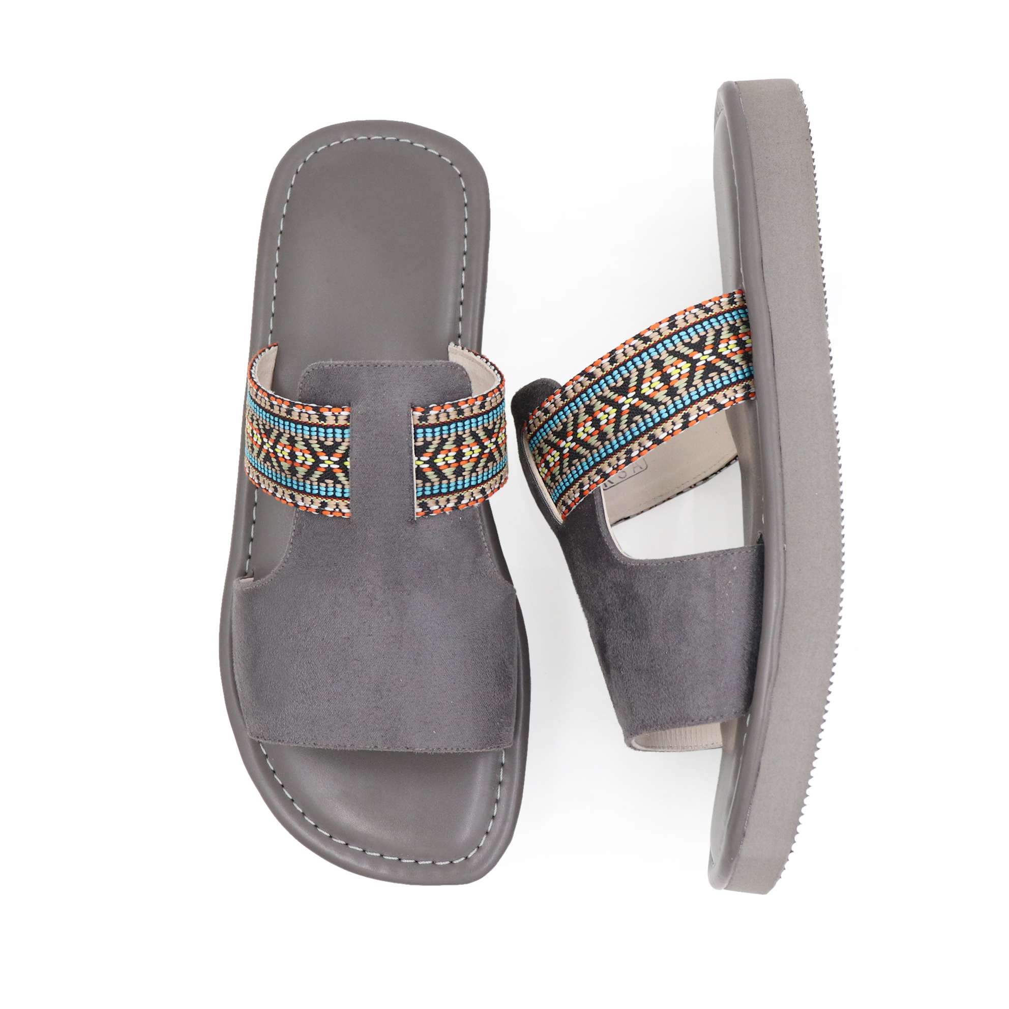 حذاء شرقي رصاصي غامق 3 حذاء شرقي رصاصي غامق 3