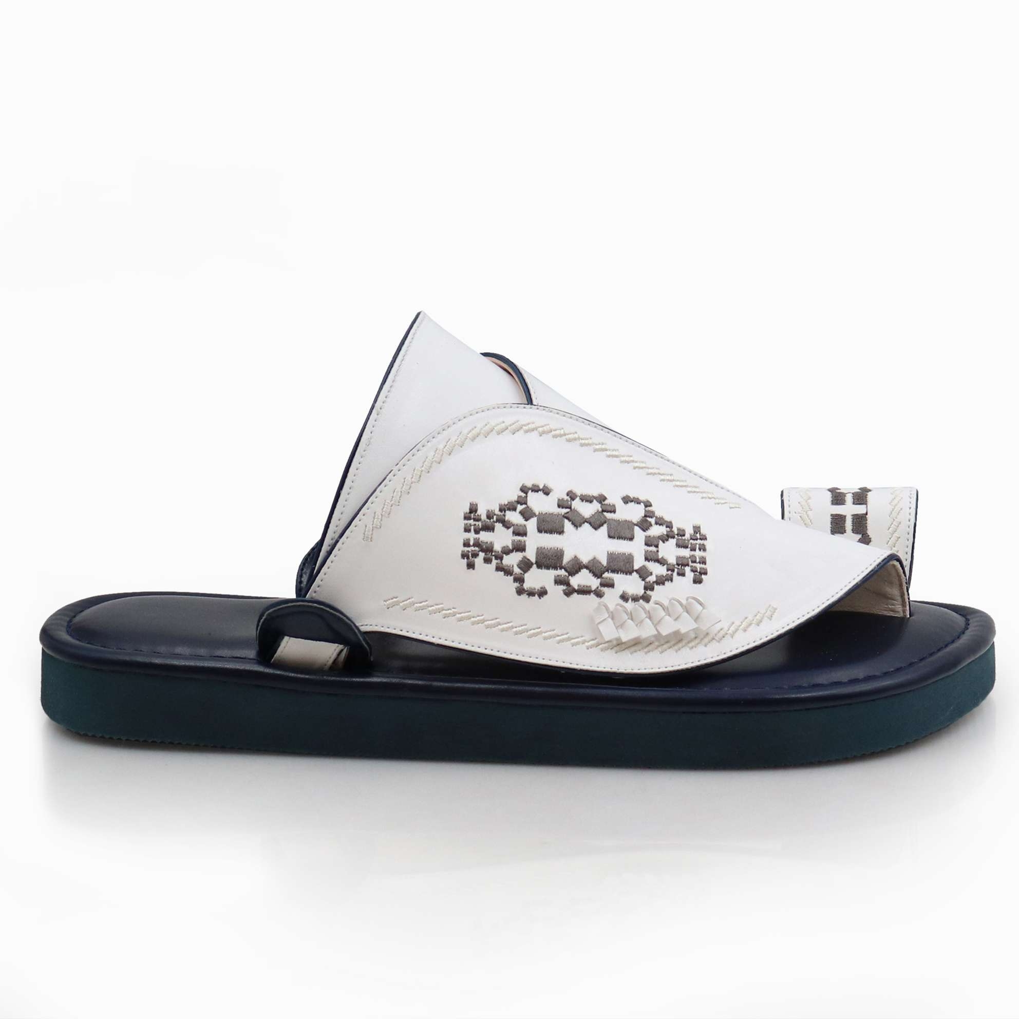 3حذاء شرقي مطرز فاخر 3حذاء شرقي مطرز فاخر