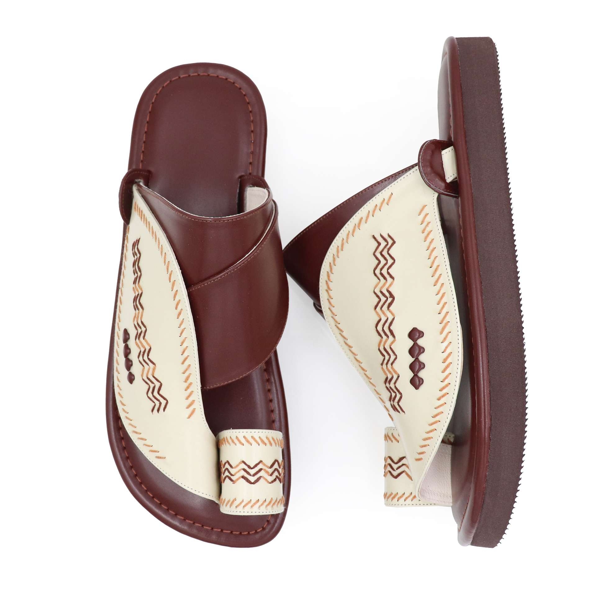 حذاء مطرز بني في بيج4 حذاء مطرز بني في بيج4