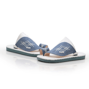 احذية شرقية مطرز ريشي مع احمر احذية شرقية مطرز ريشي مع احمر