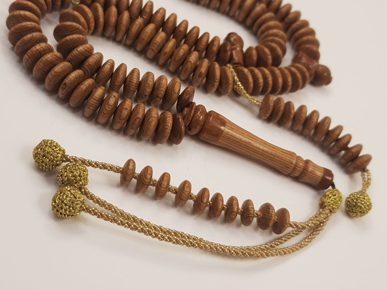 سبحة جلد حية مع كوك 99 خرزة1 سبحة جلد حية مع كوك 99 خرزة1